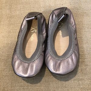 EUC Yosi Samra Pewter Girls Flats size 5